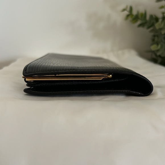 Authentic 💯 LV Black Epi Kisslock Wallet - Picture 3 of 12